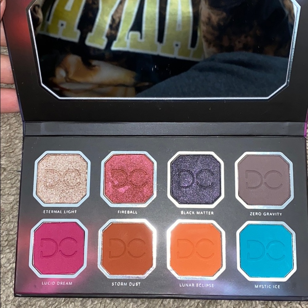 Celestial thunder eyeshadow palette - Picture 2 of 2